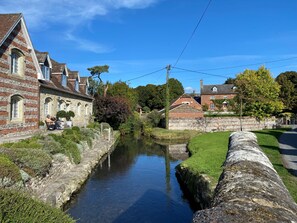 A narrow canal with stone walls, a stone bridge, and traditional buildings with arched windows. - Byre House (Sleeps 4) - Sutton Waldron , Shaftesbury sleeps 4 guests  in 2 bedrooms (Blandford)