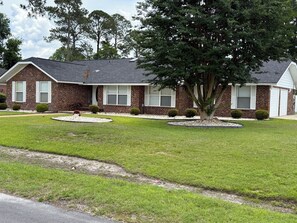 Exterior - Peaceful Home spacious 4 Bedrooms in Savannah
STR 026567 (Savannah)