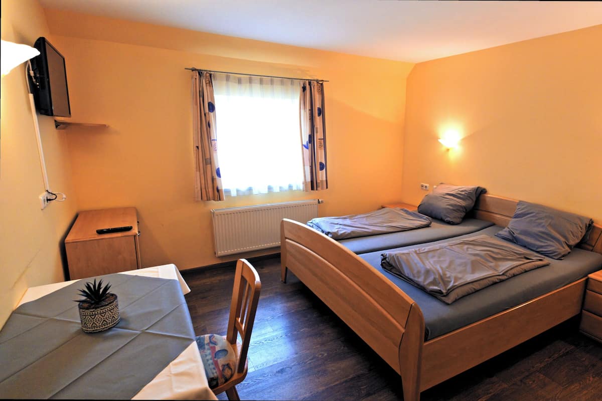 Double Room, Non Smoking, Private Bathroom | Desk, laptop workspace, WiFi (free), bed sheets