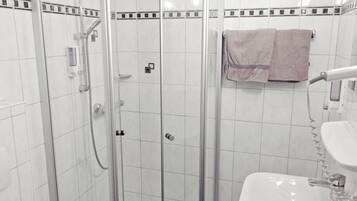 Doppelzimmer, Nichtraucher, eigenes Bad | Badezimmer