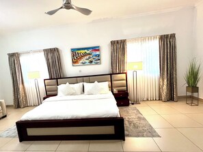 4 Schlafzimmer, Zimmersafe, Bügeleisen/Bügelbrett, Reisekinderbett