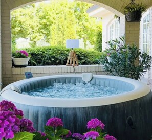 Bain à remous extérieur