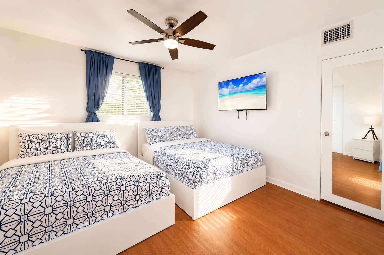 3 bedrooms, desk, iron/ironing board, travel crib