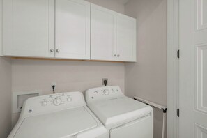 Interior - Coastal Escape at Hunters Point. A Luxury Waterfront Pool Home by Mainsail Vacation Rentals (Cortez)
