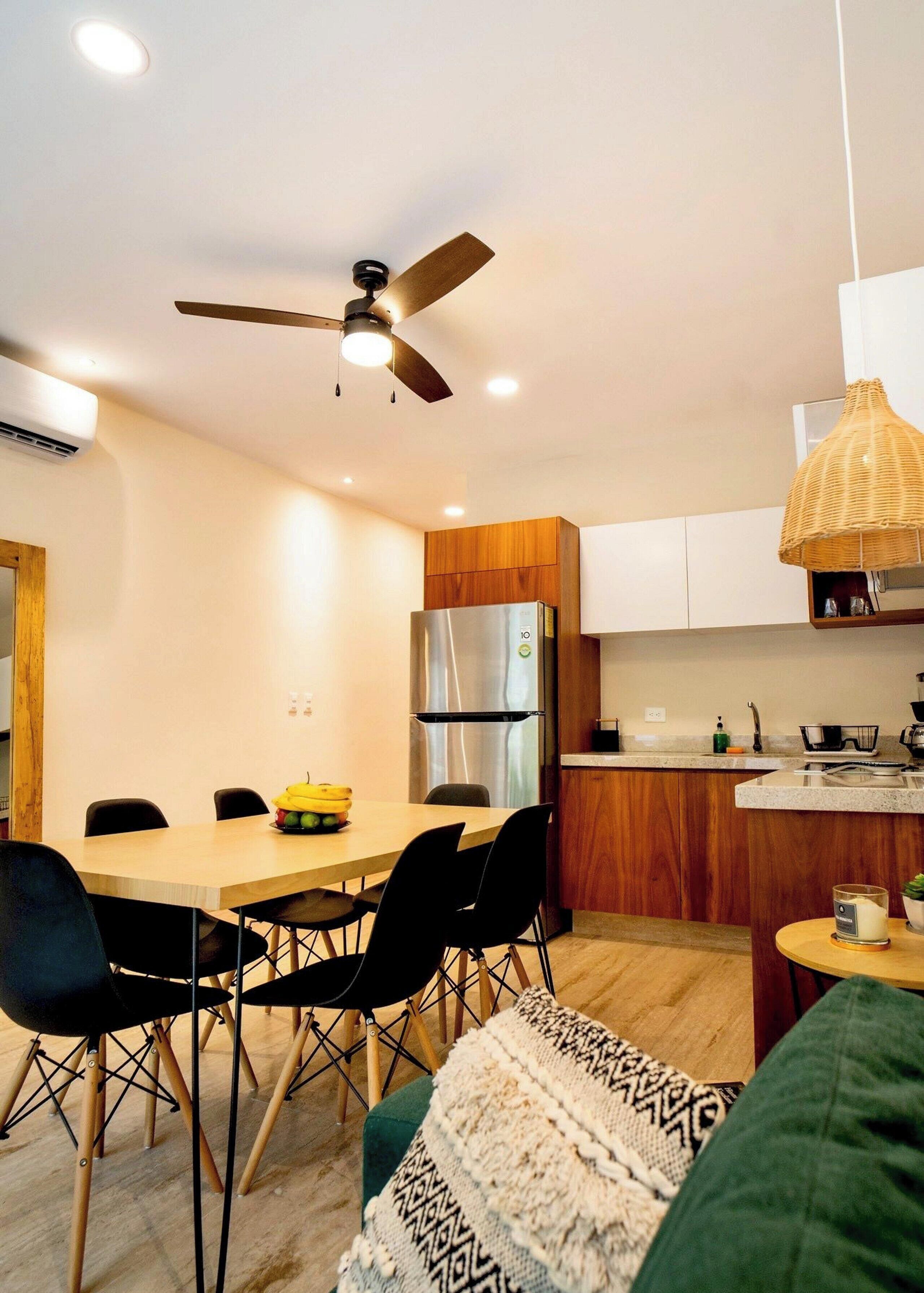 Basic Apartment | Dining