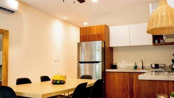 Basic Apartment | Dining