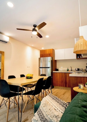 Basic Apartment | Dining