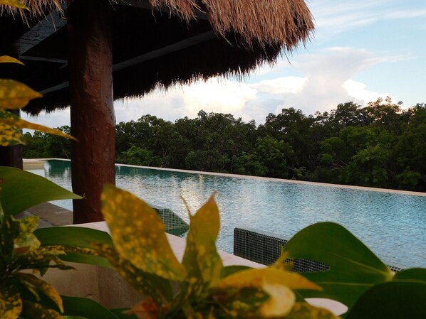 Departamento Premium | Alberca | Alberca al aire libre 