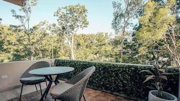 Apartment | Outdoor dining