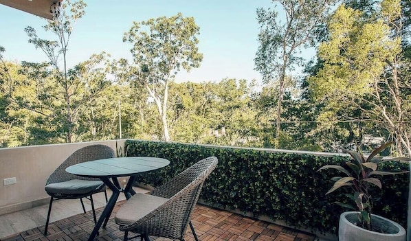 Apartment | Outdoor dining