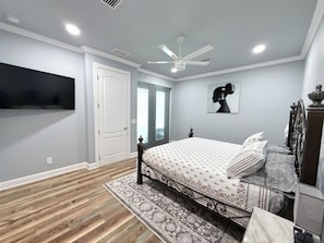 4 bedrooms, in-room safe, iron/ironing board, free WiFi - Gulf Breeze Estate-Luxury NEW Build Private Villa-Heated Saltwater pool (Venice)