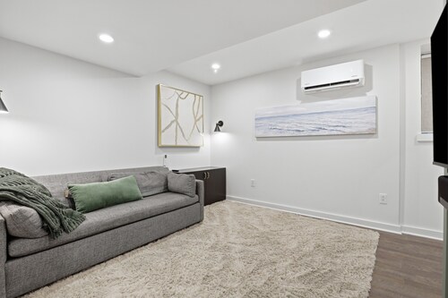 Modern Private Suite in Greenfield, Own Entry