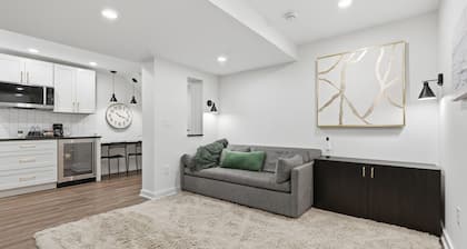 Modern Private Suite in Pittsburgh, Own Entry