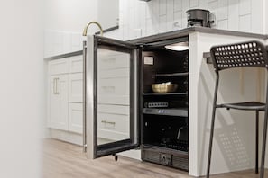 Coffee/tea maker, microwave, stovetop - Modern Private Suite in Greenfield, Own Entry (Pittsburgh)