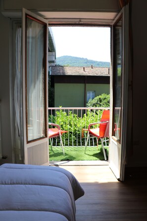 Room - Vrbo Property (Como)
