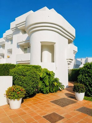 Exterior - Penthouse with Private Rooftop Jacuzzi & Sea Views (El Paraíso)