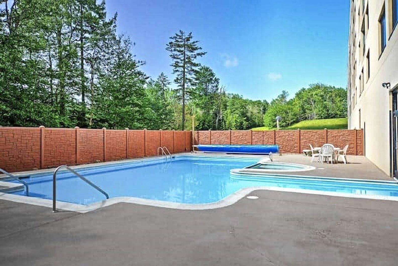 Piscina coperta, una piscina riscaldata