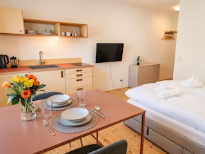 1 chambre, fer et planche à repasser, accès Internet, draps fournis