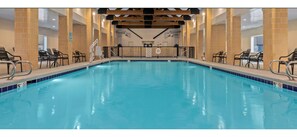 Una piscina techada, una piscina climatizada