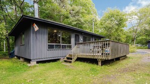 Exterior - 3 Bedroom Cottage V: SB (Carling)