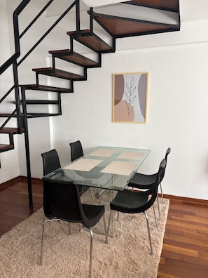 Dining - Spacious Duplex in Miraflores 2 room (Miraflores)