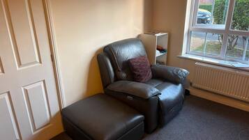 House, 3 Bedrooms, Accessible, Patio | Living area