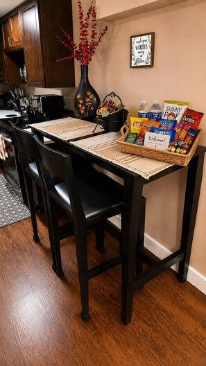 Dining - Private suite Near Dulles w/Kitchen, Patio, Washer/Dryer! (Sterling)