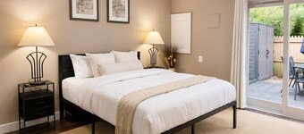Private suite Near Dulles w/Kitchen, Patio, Washer/Dryer!