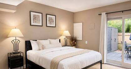 Private suite Near Dulles w/Kitchen, Patio, Washer/Dryer!