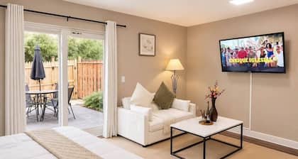 Private suite Near Dulles w/Kitchen, Patio, Washer/Dryer!