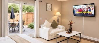 Private suite Near Dulles w/Kitchen, Patio, Washer/Dryer!