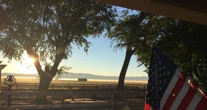 Charming 4-bedroom farmhouse with AC in near Lava Beds