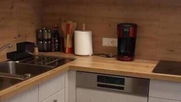 Comfort Double Room, Balcony, Garden View | Private kitchen | Microwave