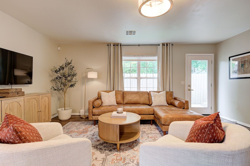 The Birdie House- 1/2 Mile To Downtown Edmond/uco, Game Room, Putting Green - Edmond, OK