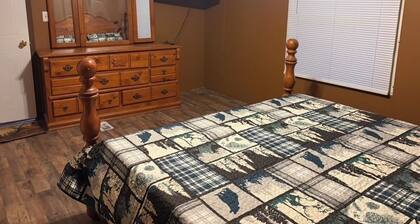 RARE FIND
Hatfield and McCoy Hideaway.
Five minutes from H&M cemetery/ trail