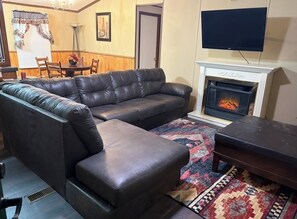 Smart TV y chimenea 