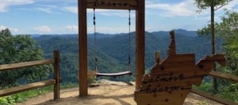 RARE FIND 
Hatfield and McCoy Hideaway.

Five minutes from H&M cemetery/ trail