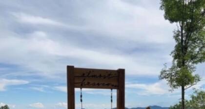 RARE FIND
Hatfield and McCoy Hideaway.
Five minutes from H&M cemetery/ trail
