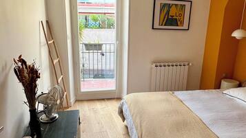 4 bedrooms, iron/ironing board, travel crib, WiFi (free)