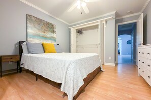 4 bedrooms, iron/ironing board, free WiFi, bed sheets - Wonderful 4-bedroom building with AC in charming Port Charlotte (Port Charlotte)
