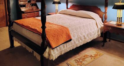 Lovely 1-bedroom bed & breakfast in charming China Maine