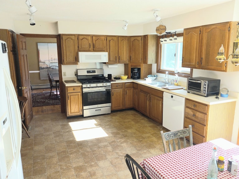 Lovely 1-bedroom Bed & Breakfast In Charming China Maine - Maine