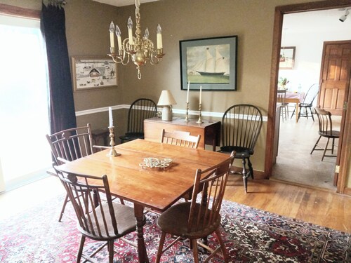 Lovely 1-bedroom bed & breakfast in charming China Maine