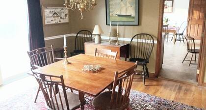 Lovely 1-bedroom bed & breakfast in charming China Maine