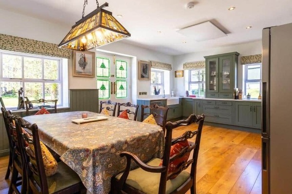 Kitchen/ Dining Room
