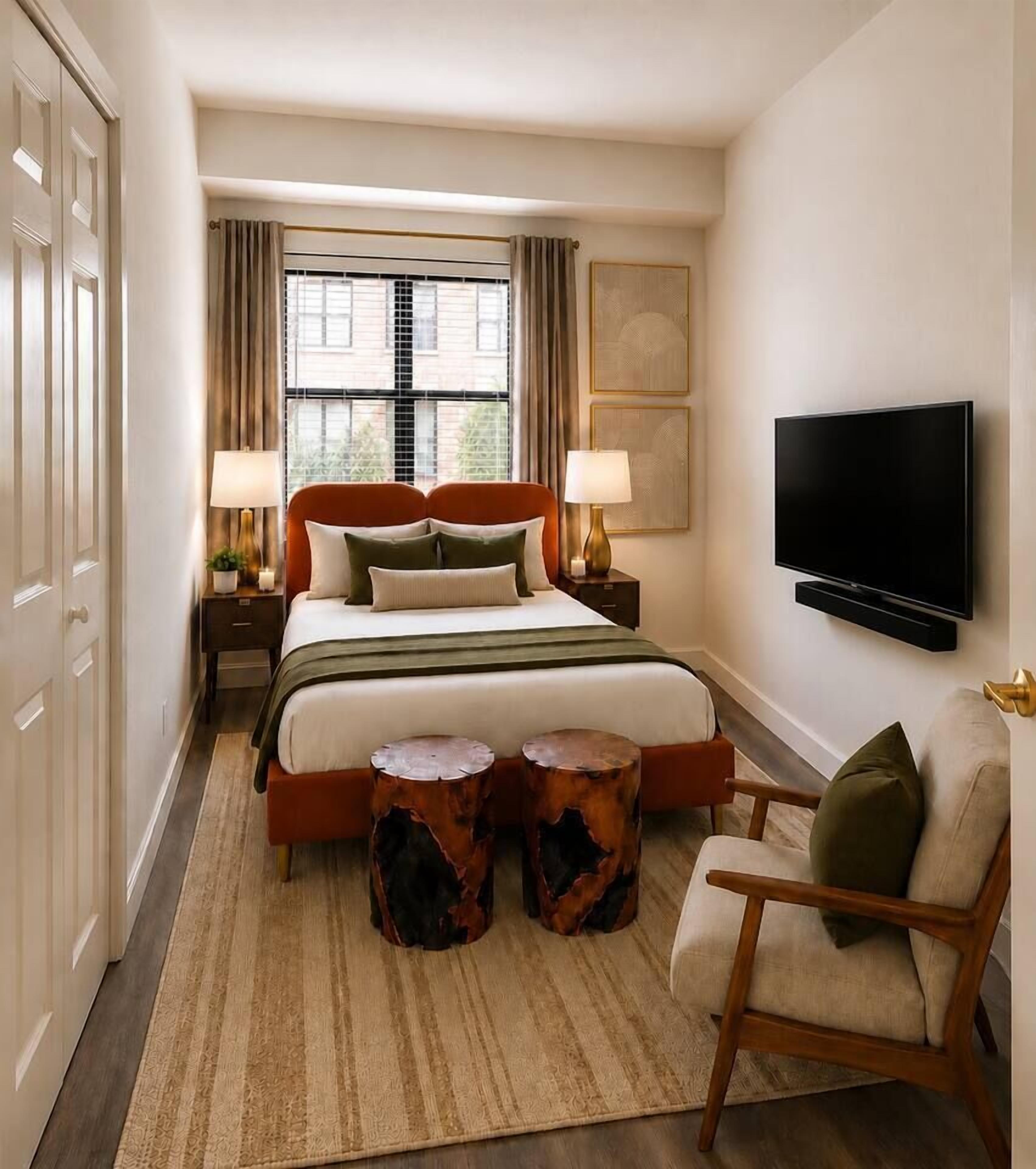 Desk, iron/ironing board, WiFi, bed sheets