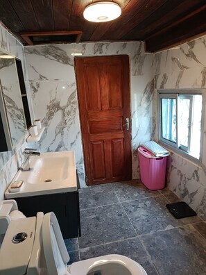 Bathroom - Appart-Hôtel NDM Kribi  (Kribi)