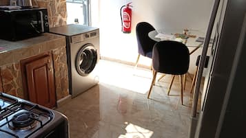 Căn hộ phong cách cổ điển, 3 phòng ngủ | Bếp riêng | Dụng cụ vệ sinh