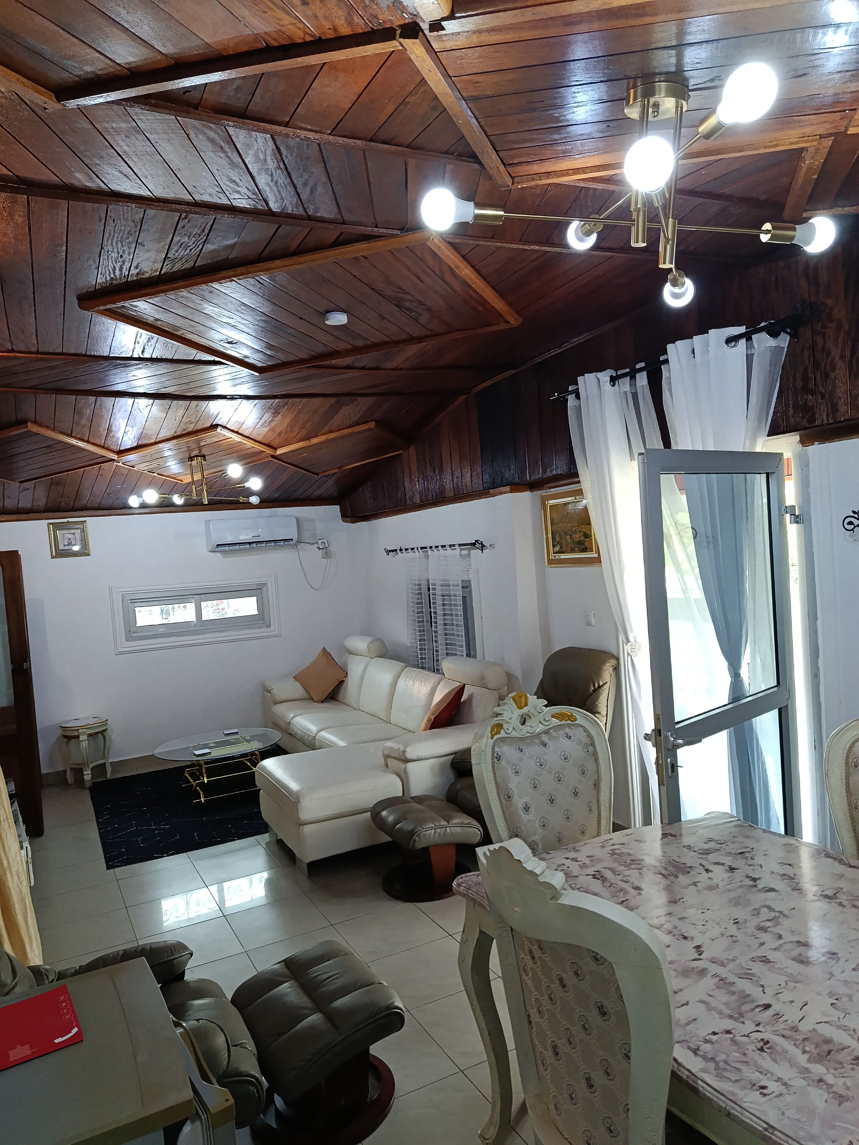 Apartemen Klasik, 3 kamar tidur | Area keluarga | Televisi 32-inci dengan saluran TV satelit