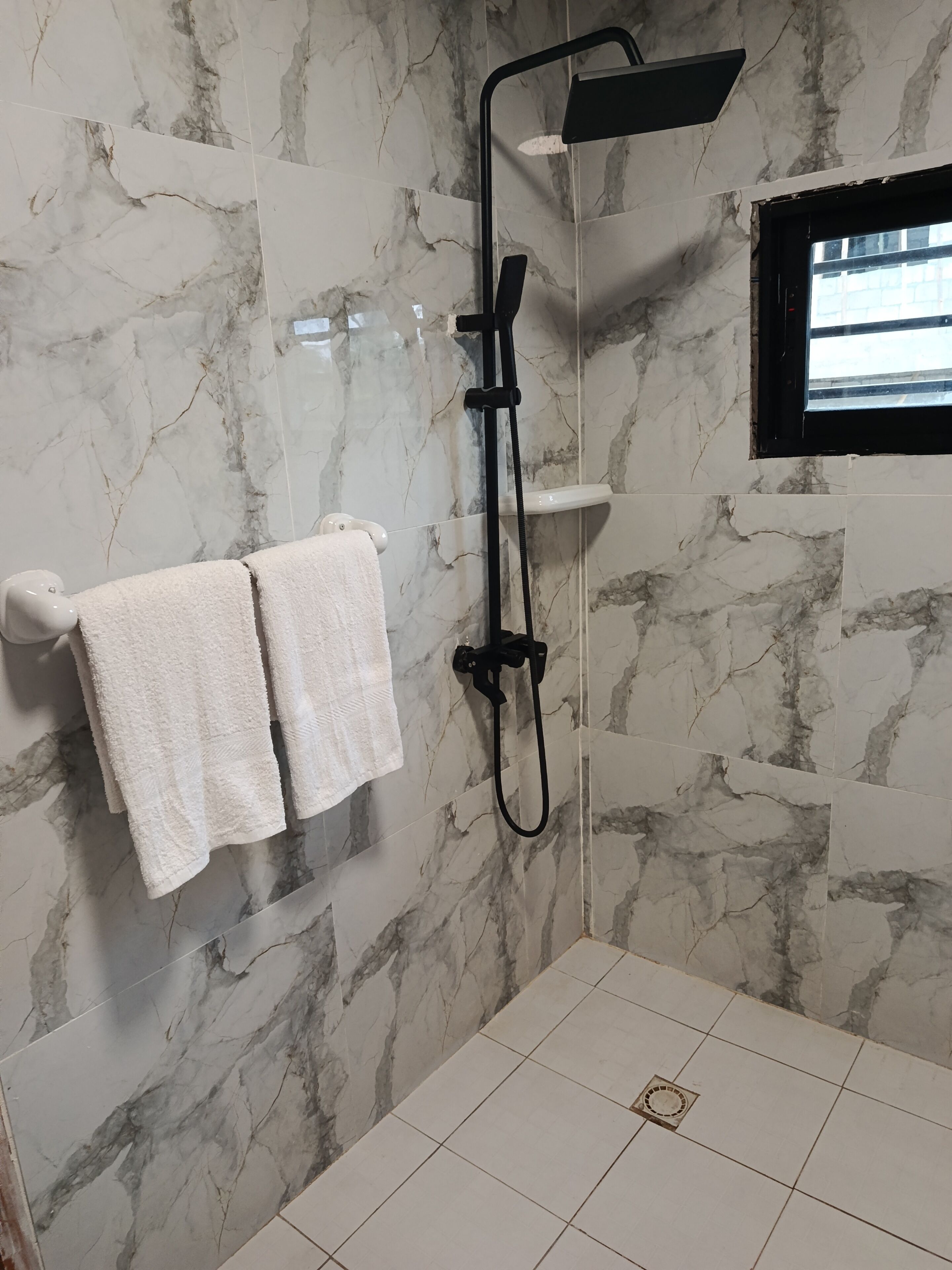 Familienapartment, 2 Bäder | Badezimmer | Dusche, Handtücher, Seife, Toilettenpapier